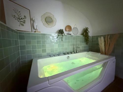 Charité 3 - Love Room Spa - Place Bellecour