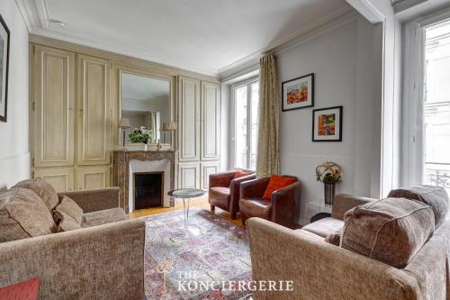 Prestige parisien proche de lArc de Triomphe