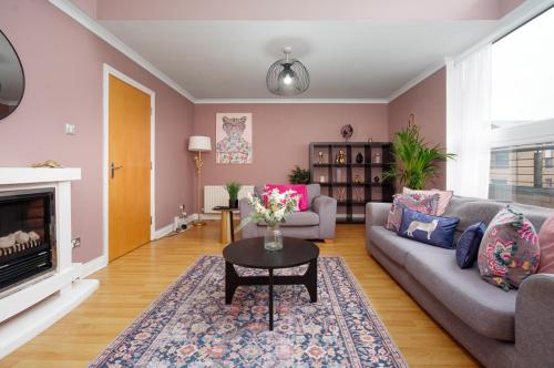 5 Bed Finnieston SkyHigh Duplex with Parking, Glasgow (photo 2)