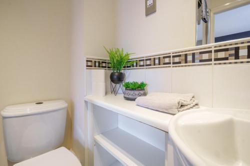5 Bed Finnieston SkyHigh Duplex with Parking, Glasgow (photo 9)