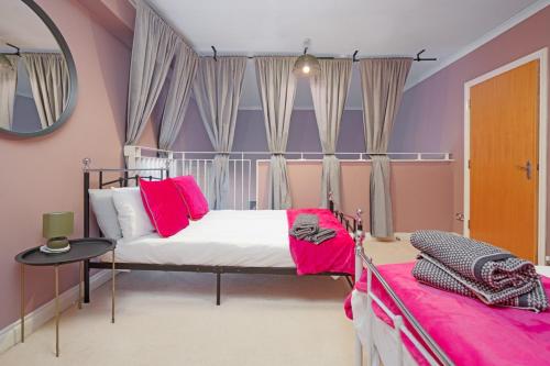 5 Bed Finnieston SkyHigh Duplex with Parking, Glasgow (photo 4)