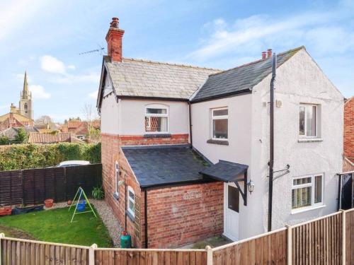 Charming 3-Bed Home in Quaint Lincolnshire Village in Great Hale