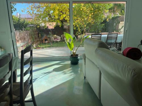 Lemon Tree Guest House in Tiana