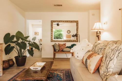 Japanese Wabi Sabi Zen Retreat in SoCo with Cowboy Pool - Austin