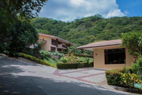 Bahia Pez Vela Resort