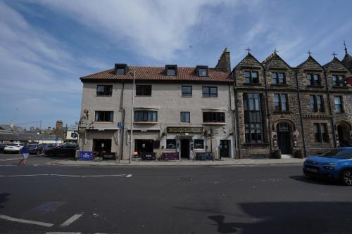 Exterior view, Greyfriars Inn by Greene King Inns in St. Andrews