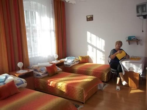 4 twin beds