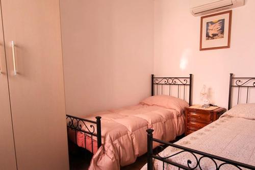 2 bedrooms, 3 beds