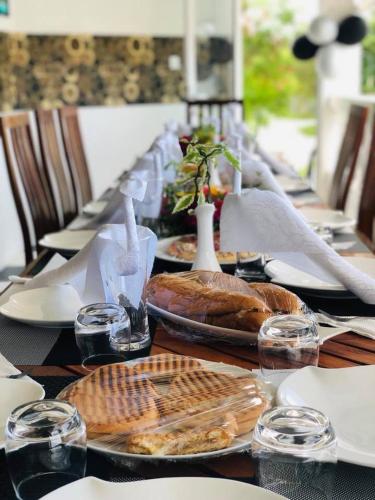 Létesítmények, Newsy Inn in Addu-korallzátony