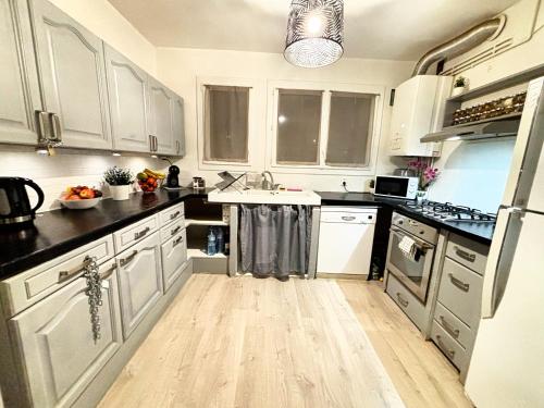 Chambre premium Parking & TV - Tram L3 - WIFI in Alco