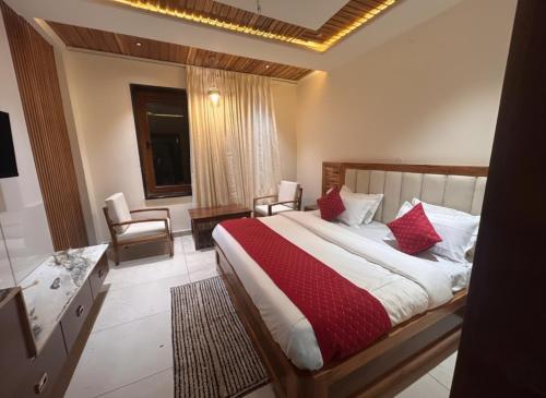 Hotel Kartikey Near Jio Centre - Sundarnagar