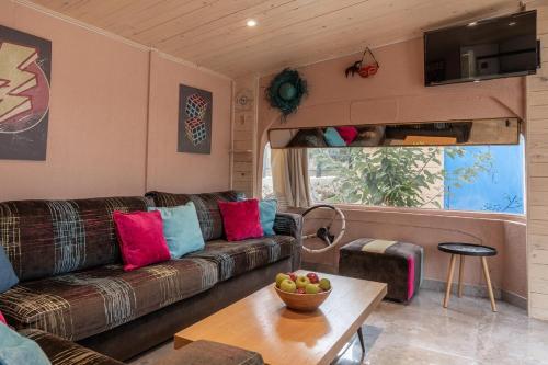 Maison Jwar - Charming Caravan Experience - Unique Summer Getaway – khách sạn tại Zahleh