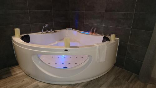 熱水浴缸, Estudios Rurales La Casa de Luis in 塞拉桑塔克鲁斯