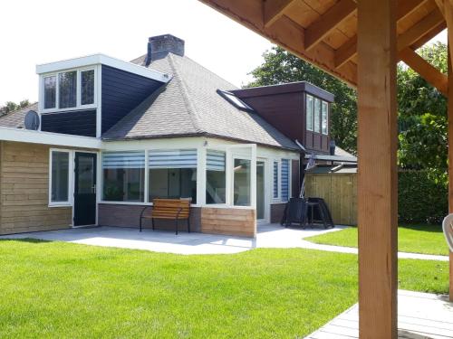 Holiday Home mit privatem Garten und Terrasse by Interhome in Tholen