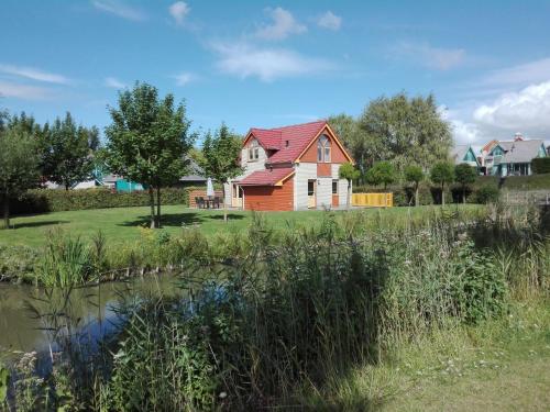Holiday Home Einmalige- ruhige Ferienvilla im Grünen by Interhome – khách sạn tại Hoofdplaat