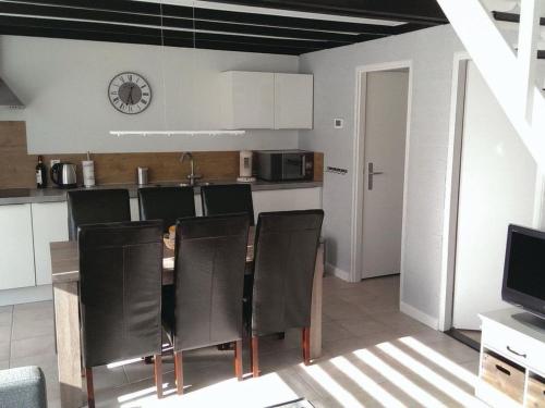 Holiday Home Buurtweg213 mit Schwimmbad by Interhome in Tholen