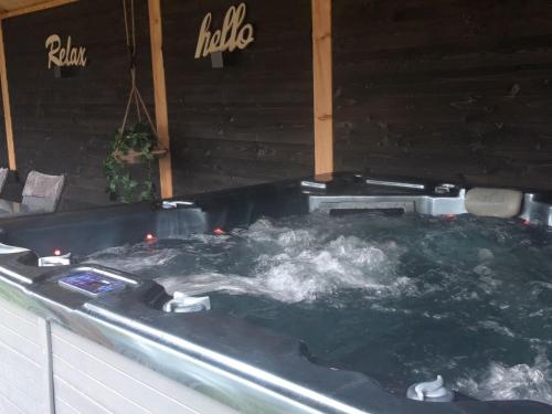 Holiday Home mit Whirlpool by Interhome in Tholen