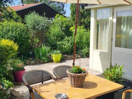 Holiday Home Wunderschönes Haus mit Pool- Garten und Grill by Interhome – khách sạn tại Dirkshorn