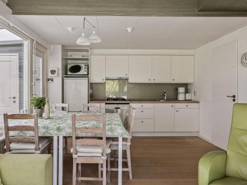 Holiday Home Schone Familien-Ferienwohnung in Zeeland by Interhome in Stavenisse