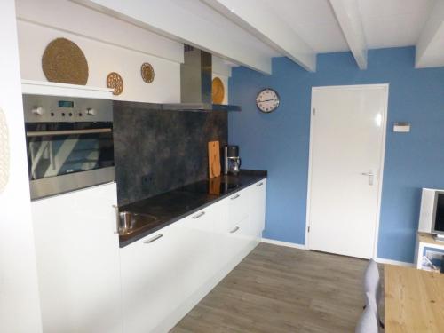 Holiday Home Neuer schoner Bungalow by Interhome in Stavenisse