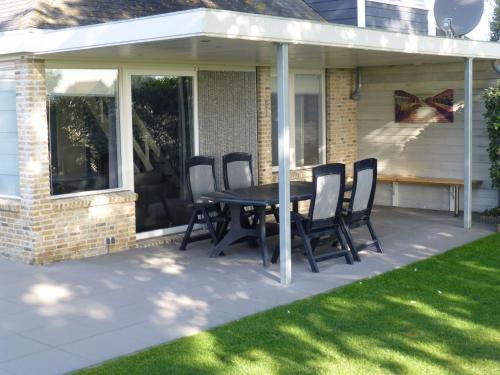 Holiday Home Neuer schoner Bungalow by Interhome in Stavenisse