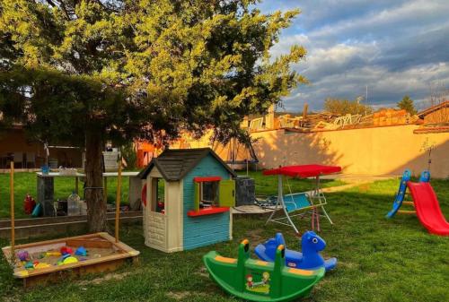 Dārzs, Cozy home for kids of all ages - Barbaronite in Opanets