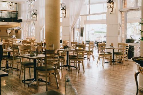 Restaurant, Riverside Hotel in Durban