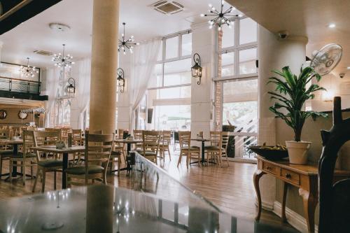 Restaurant, Riverside Hotel in Durban