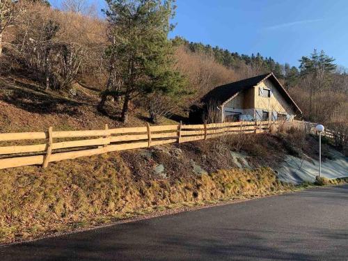 Cozy chalet in the Vosges with scenic views in 巴塞萊呂普河畔