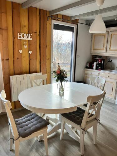 Cozy chalet in the Vosges with scenic views in 巴塞萊呂普河畔