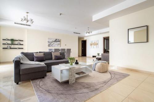 Frank Porter - Riah Towers, Dubai