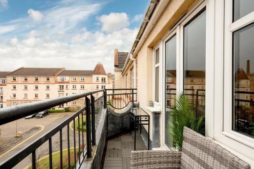 Facilities, Stylish 2-Bed Flat with Balcony Near Haymarket - Pass the Keys in Slateford