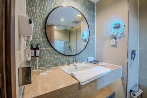 room detail thumbnail 2