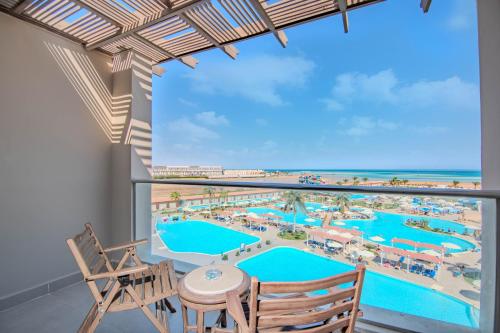 شرفة/ تراس, Sunrise Alora Aqua Park Resort in الأحياء