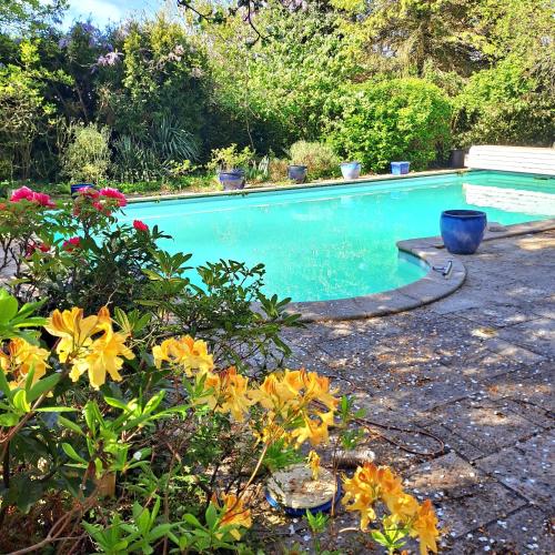 LES CLEFS DU PARADIS avec SPA in Montferrand-le-Chateau