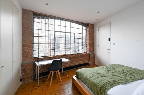 Bright Double Room in Warehouse Style Building Shoreditch and Hoxton gîte à louer Shoreditch