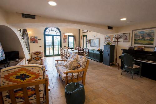 Közös társalgó / TV, Catalunya Casas: Your own private estate just 20km's from Salou! in Alforja