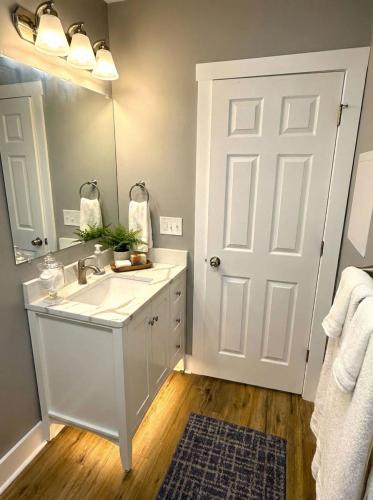 Cozy unit King bed & laundry in Wilmington, USA