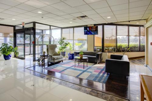 Lobby, Capital O Duncanville Tx in Duncanville