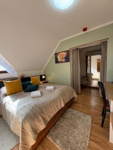 room detail thumbnail 0