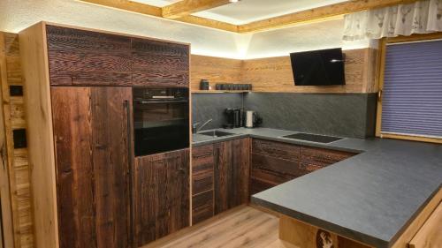 Kitchen, Wohlfuhlzeit Naturdesign Chalet`s in Rimbach