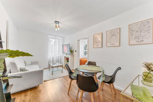 Stilvolle EG-Wohnung im Zentrum – khách sạn tại Bad Cannstatt