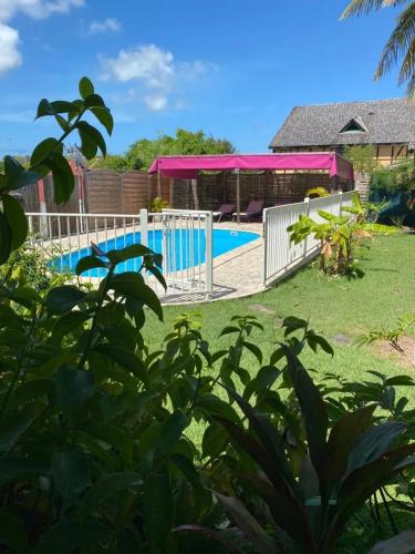 Bungalow à Sainte-Anne avec piscine privée - image 7