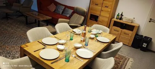 Ferienwohnung - Loft - mit 123qm bei Würzburg mit eigenen gratis Parkplatz Terasse Grill WLAN - nur Einzelbetten in Veitshöchheim, Deutschland