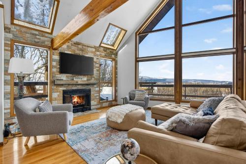 Amazing Views Hot Tub Deck FirePit & Game Room