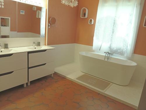 maison à la campagne avec piscine (maison a la campagne avec piscine) in Negrepelisse