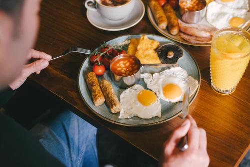Food and beverages, Raven Hotel by Greene King Inns in Hart