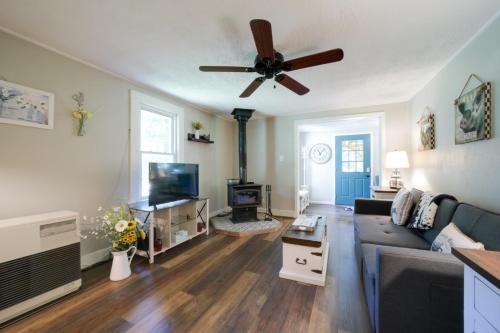 Charming Waynesville Cottage Less Than 2 Mi to Main St in Waynesville, USA