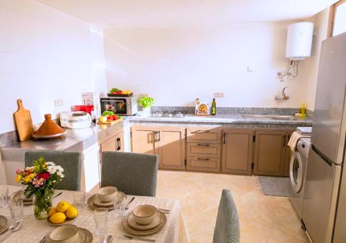 Nouveau Cosy Appartement en face de CHU Laayoune in Akhfennirr