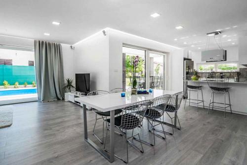 Villa Lux Ivory - image 3